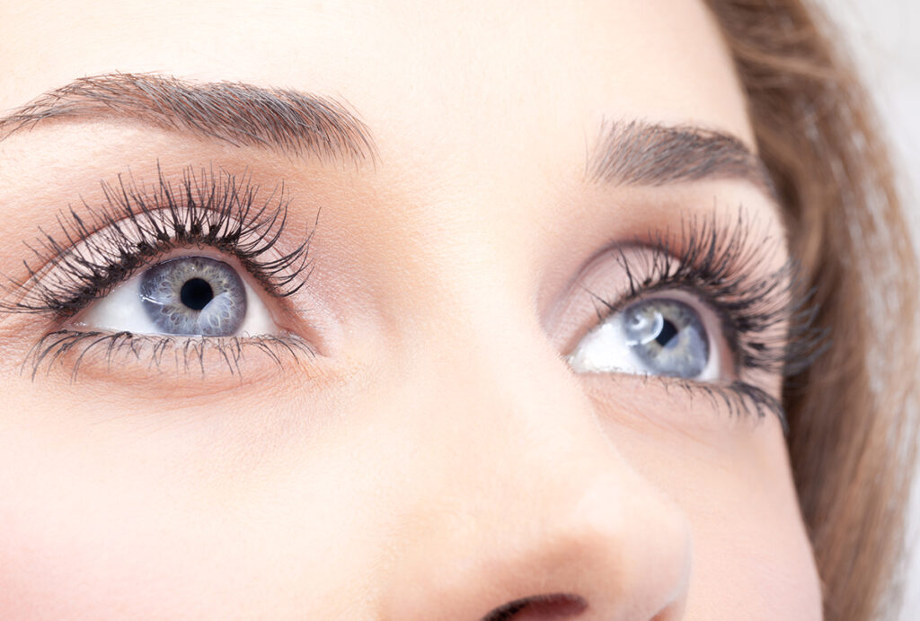 If your eyelashes are falling out, know these several reasons